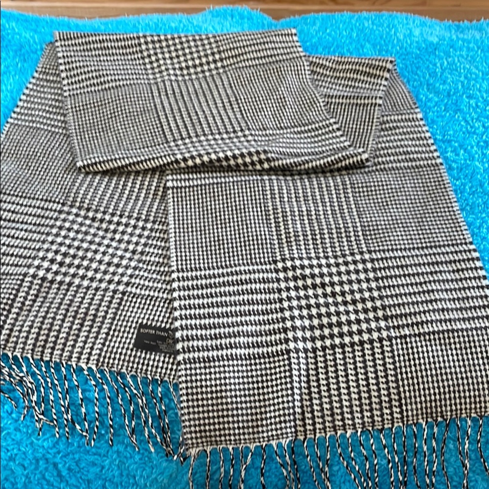 D&Y Brown and White Houndstooth Scarf with Fringe